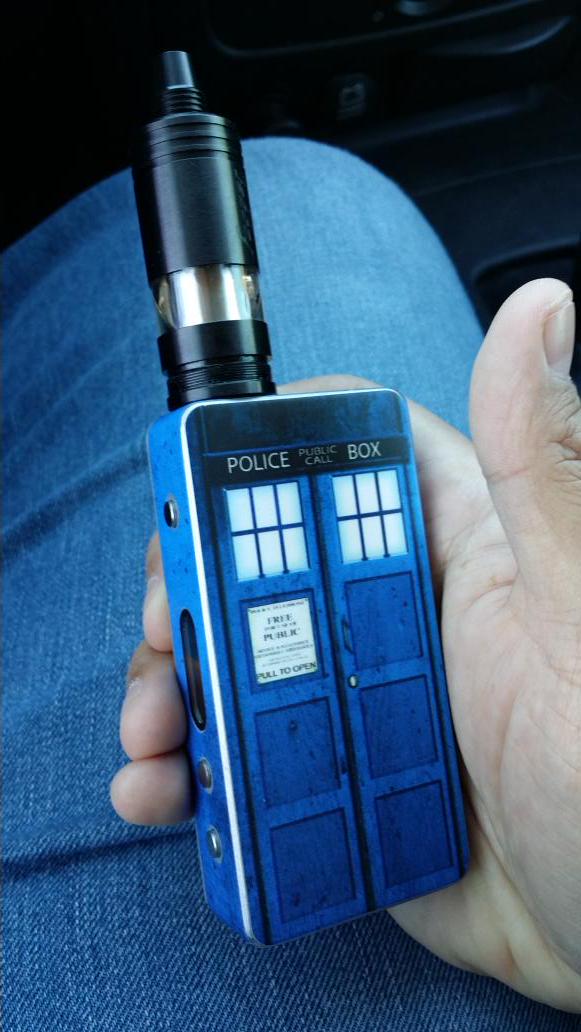 ChildOfCybrtron's tweet image. #TARDIS wrap on my #IPV2 #VaporSkinz #DoctorWho #BlueBox