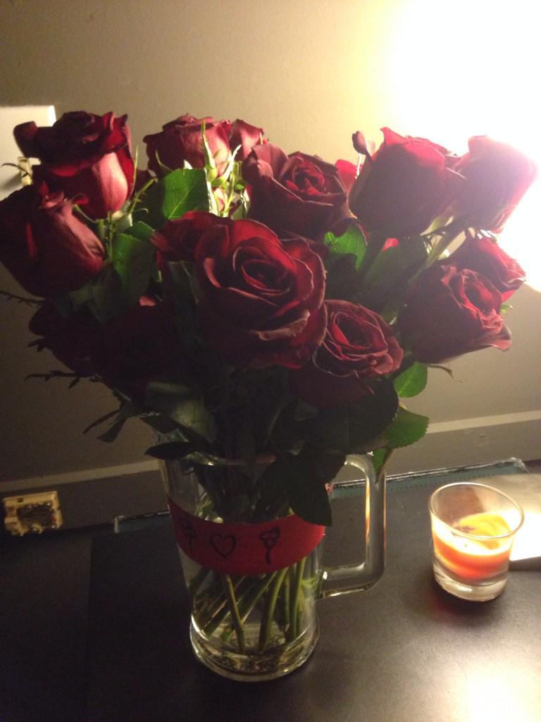 AshleyPurdy's tweet photo. Just arrived to my dressing room &amp; received this pleasant surprise..  @statetheatreME 😳🌹 #secretadmirer #dozenroses http://t.co/iwTD9PNYPl