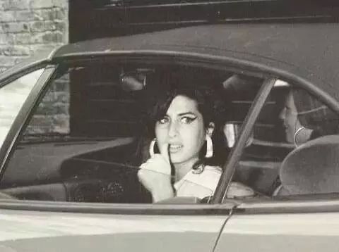 My new facebook cover pic.always luvd this.reminds me of somethin frm the 60,s xx