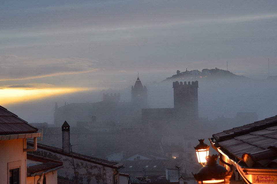extremadura_tur's tweet photo. Buenos días, amanece en #Cáceres... http://t.co/rAqCEwaILA
