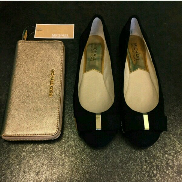 KALILOVER17's tweet photo. in love with my new @michaelkors wallet #MichaelKors http://t.co/uCkm59FRnc http://t.co/VVO4TA1R1o