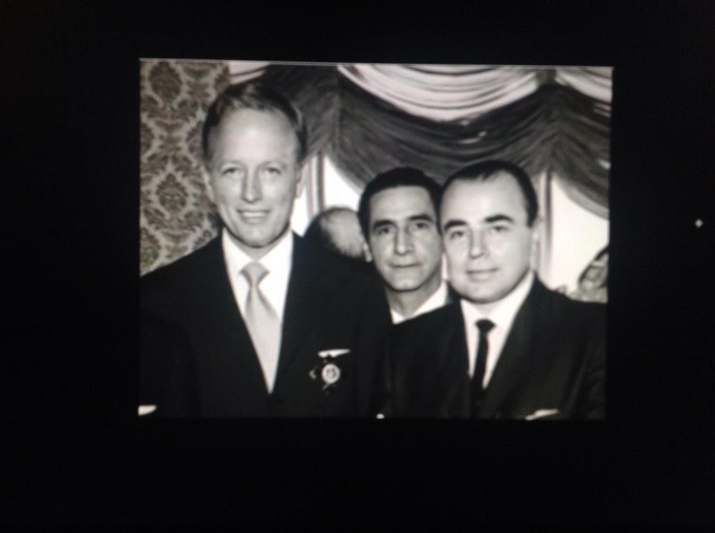 jaglaparo's tweet photo. Dr. Denton Cooley,Dr. Liotta y Dr.Jose A. Gubaira,después de implantar el 1ercorazón artificial.Texas Heart Institute http://t.co/9HvfCxqs7k