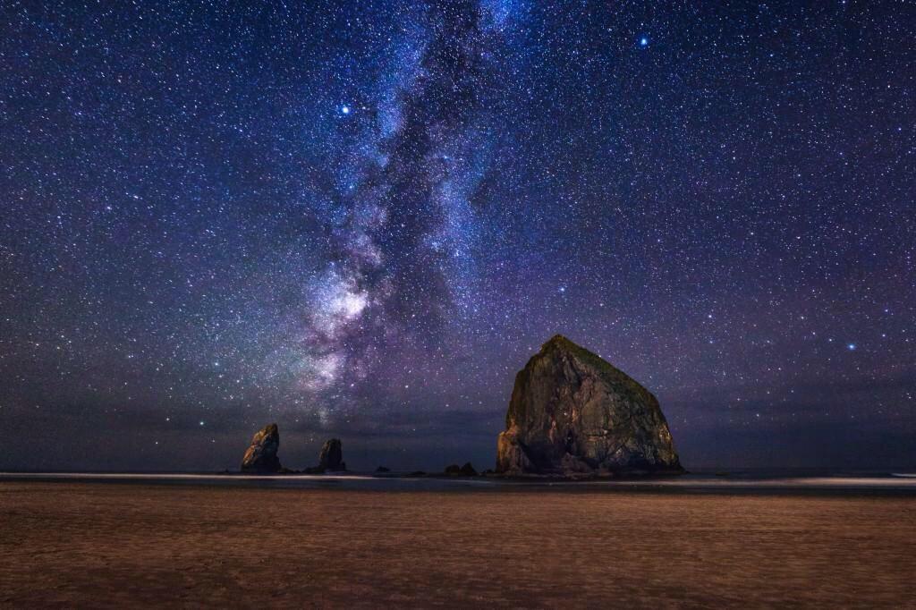 SnapNw's tweet photo. Rt for the Oregon coast stars.
Fav for the Portland city lights. http://t.co/0IbfdAnKn6