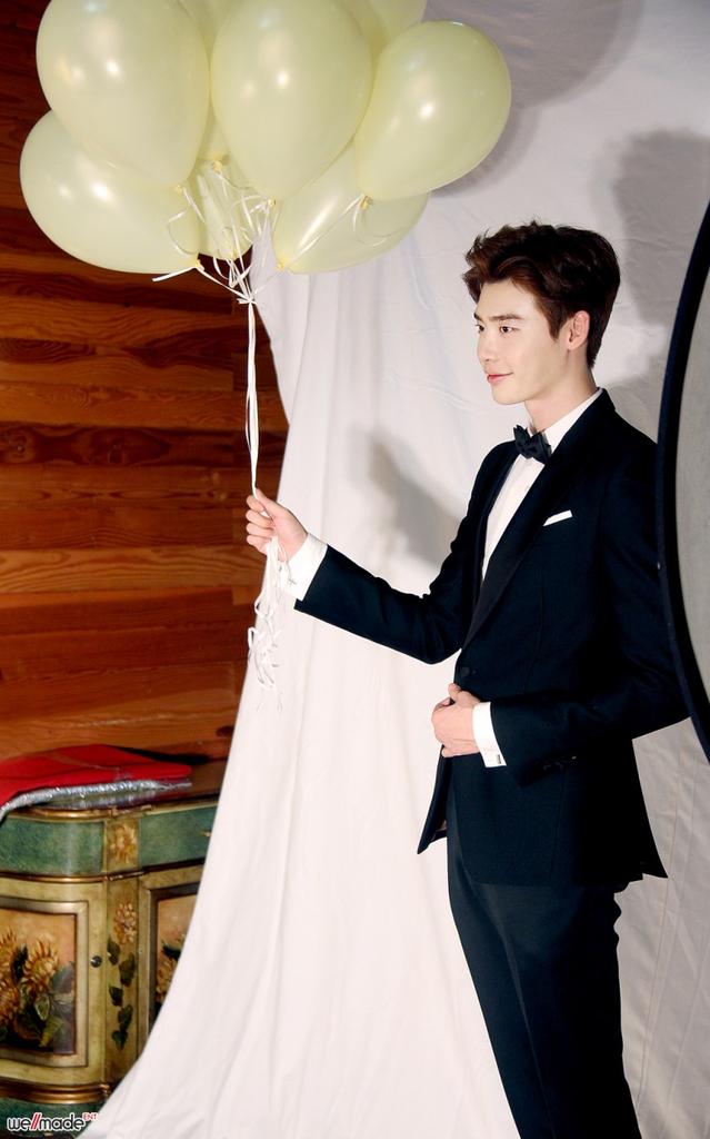 leejongsukgall's tweet photo. #이종석 'SKIN FOOD' 광고 촬영 현장 공개!! (총8장)http://t.co/F0lLmnAhGC http://t.co/WbsU0RoCZA