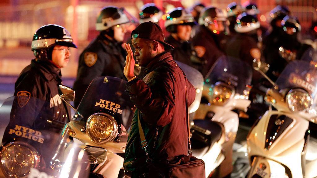 revolttv's tweet photo. Stand strong during difficult times. 🙌 #RevoltForJustice #EricGarner #MikeBrown #ICantBreathe #NYC http://t.co/0T34uhEq7T