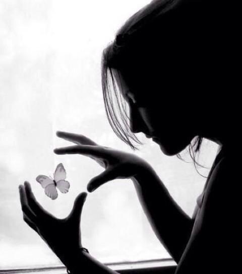 شلوووون ...  ضاااع
,,,,,,,,,,,,حرفي 
و خانني  الوصف 
تعبيرہ ♥