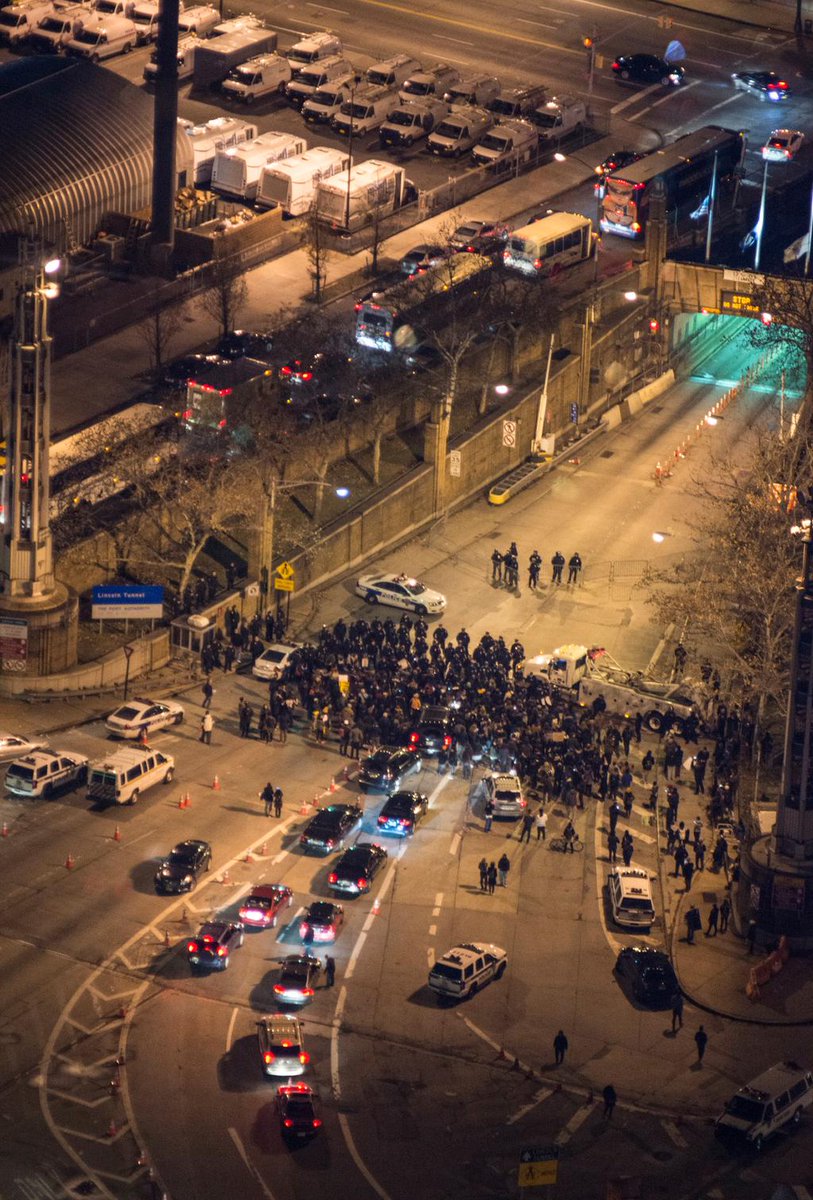aletweetsnews's tweet photo. Let's recap. Shut down tonight: Lincoln Tunnel, Grand Central, West Side Highway, Brooklyn Bridge. #EricGarner http://t.co/K5VZGtgvcQ