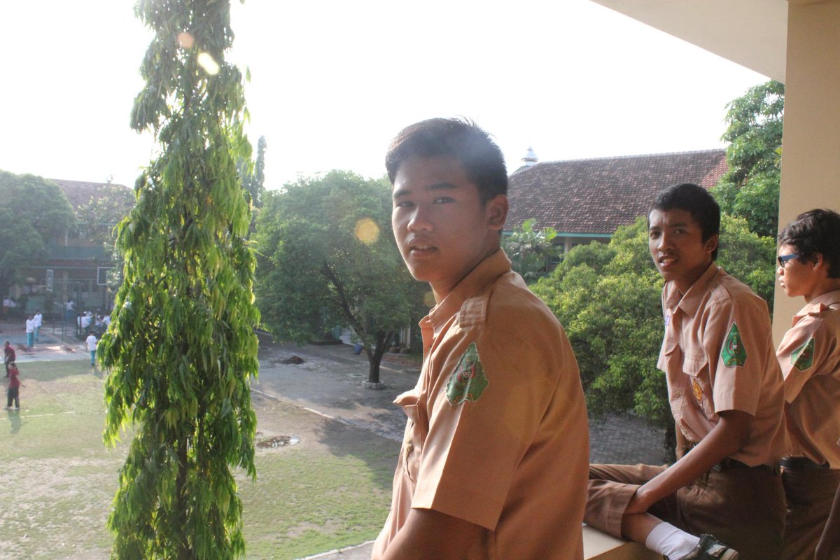 fikry_FA's tweet photo. cah nggantheng
jum'at @alvi_good @yosuaherbi_ http://t.co/N0QKeMLBMQ