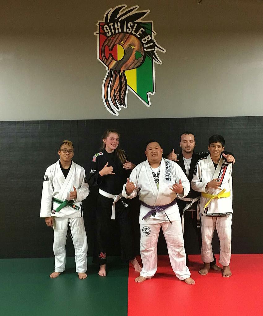 jbeezyUbeezy's tweet image. Cross grip class,check. 12/22/14 @ 530pm. Coach sonny nohara teaching at 9th isle bjj. #beThere #9thIsleBjj #SonoBjj