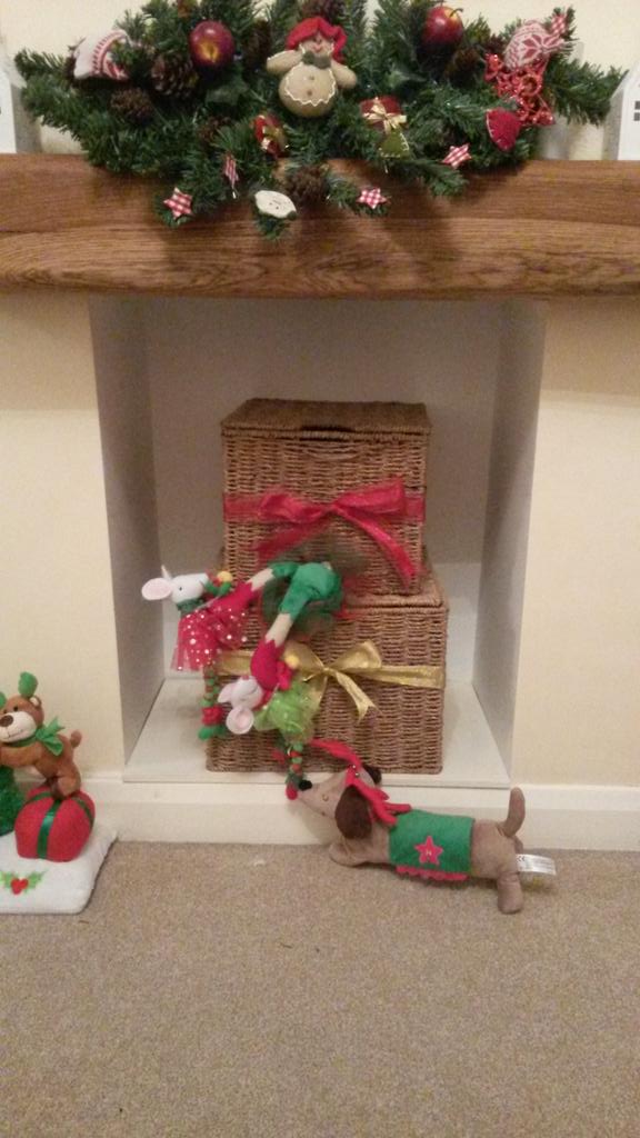 JinglesElves's tweet image. Day 1,2,3 &amp;amp; 4 Its not too late to join in the fun! Invite your elf to stay visit JinglesElves.co.uk