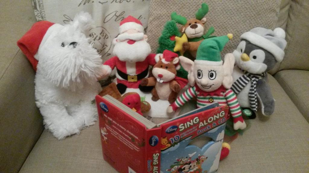 JinglesElves's tweet image. Day 1,2,3 &amp;amp; 4 Its not too late to join in the fun! Invite your elf to stay visit JinglesElves.co.uk