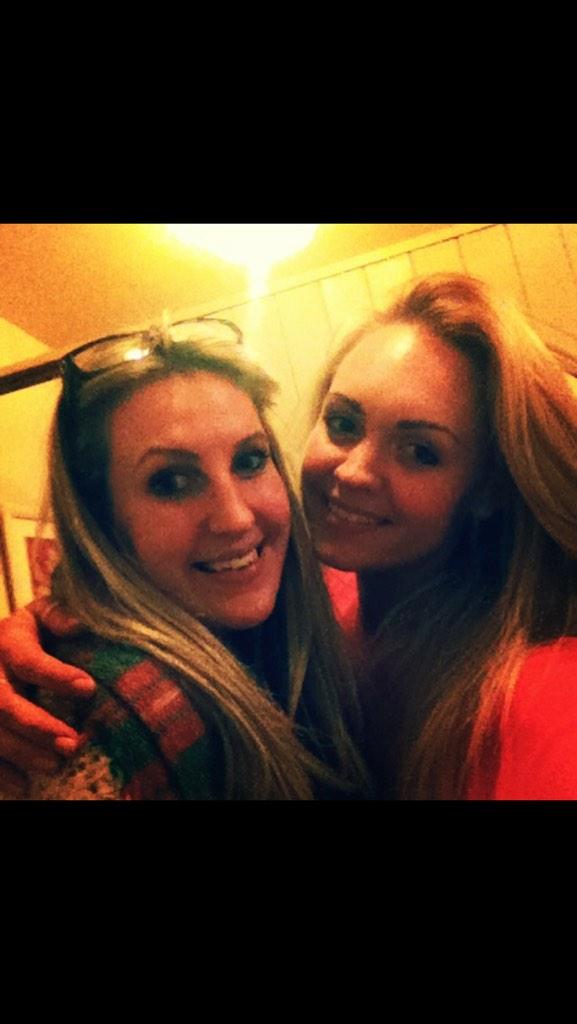 CathrynEB's tweet image. 🙌🎈🎊🎉🎁 happy birthday to my Bessie @fscott111 !!!! Can't wait for tonight gal 🍸