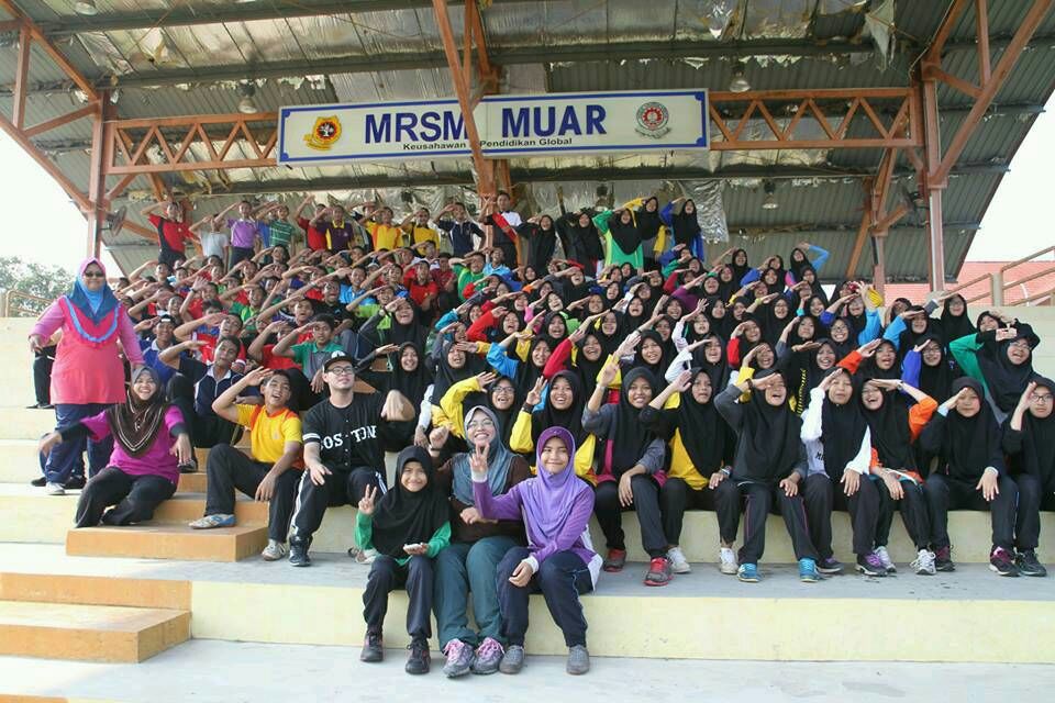 Maisharaaa's tweet photo. 123 Rinduuuuu . Hope dapat jumpa lagi ya temann temannn 😭😭 #MrsmMuar #Batch35 #1214 http://t.co/s7TYt2Uy9C
