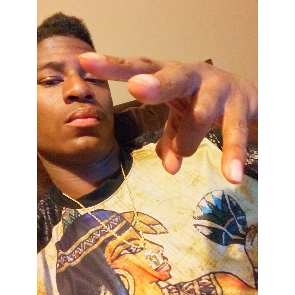 JermaineAllen_'s tweet photo. #Chilmode  🎱🎱🎱 http://t.co/bOOyVlcuUW
