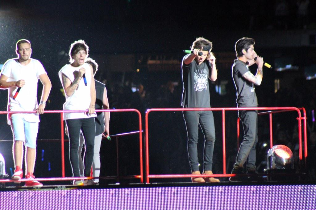 O2L_ConOrNah's tweet image. I TOOK THESE PICTURES AT MY CONCERT AND I JUST FIGURED OUT HOW TO GET THEM ON MY PHONE