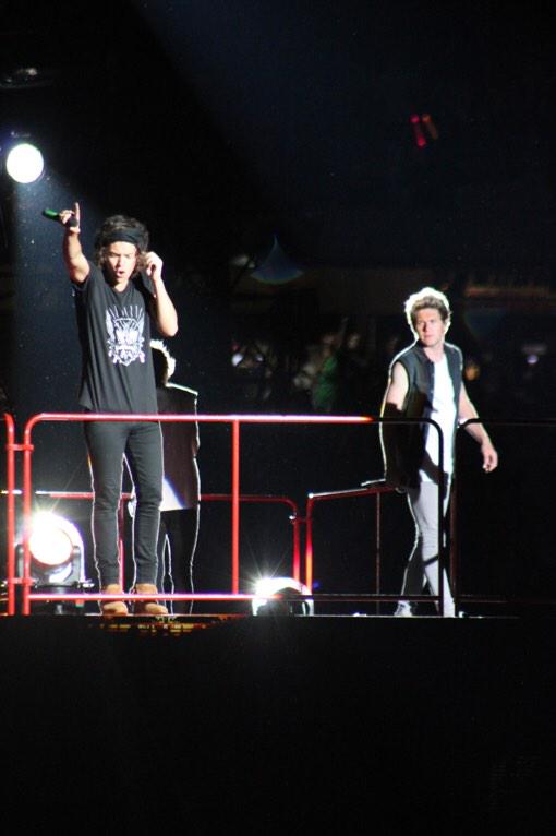 O2L_ConOrNah's tweet image. I TOOK THESE PICTURES AT MY CONCERT AND I JUST FIGURED OUT HOW TO GET THEM ON MY PHONE