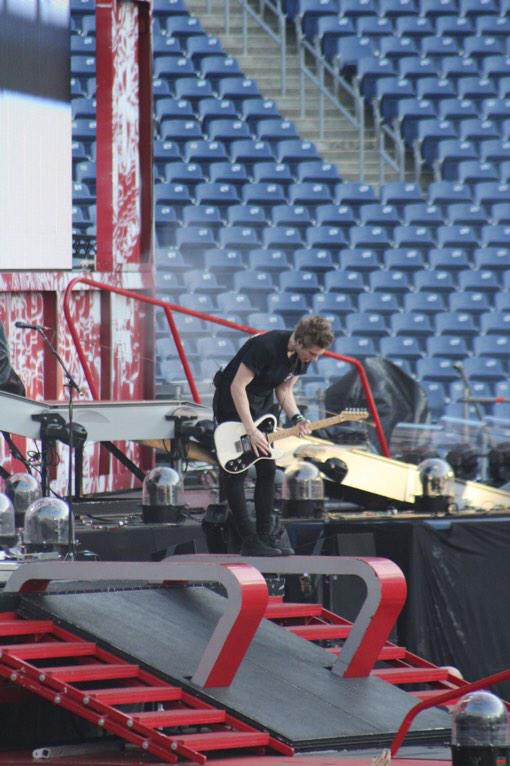 O2L_ConOrNah's tweet image. I TOOK THESE PICTURES AT MY CONCERT AND I JUST FIGURED OUT HOW TO GET THEM ON MY PHONE