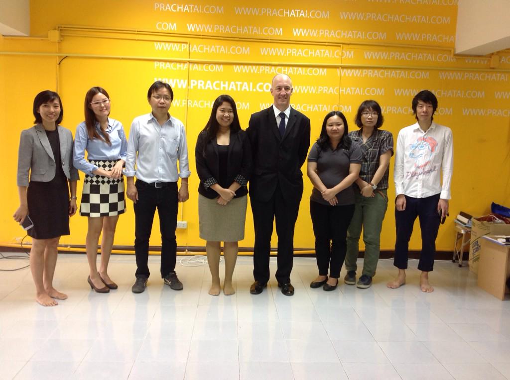 ukinthailand's tweet photo. British Ambassador @KentBKK visits @prachatai to discuss #Thaimedia scene. http://t.co/BJG9zXyjnV