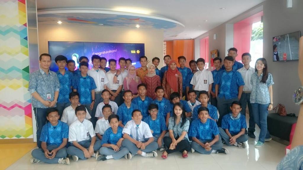 BeFunNColorful's tweet photo. Welcome to #DagoDigilife @aamauu @aprianda_7 @anggazuhendar @garinalpiansyah @indansuandani @ilhamcuters http://t.co/sWmFVes5Vs