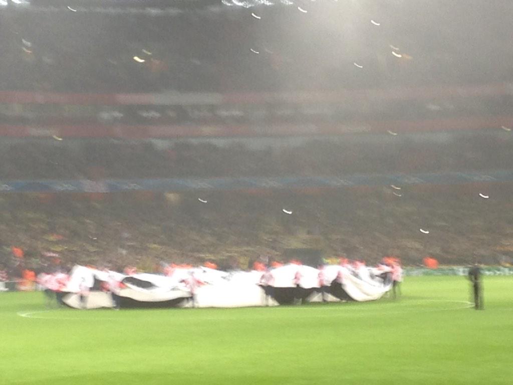 LBiggs_Gooner's tweet photo. Great night in North London watching #ARSvsDOR Dortmund fans were amazing! @Arsenal boys played brilliantly! #COYG http://t.co/abzJ9jcu8y