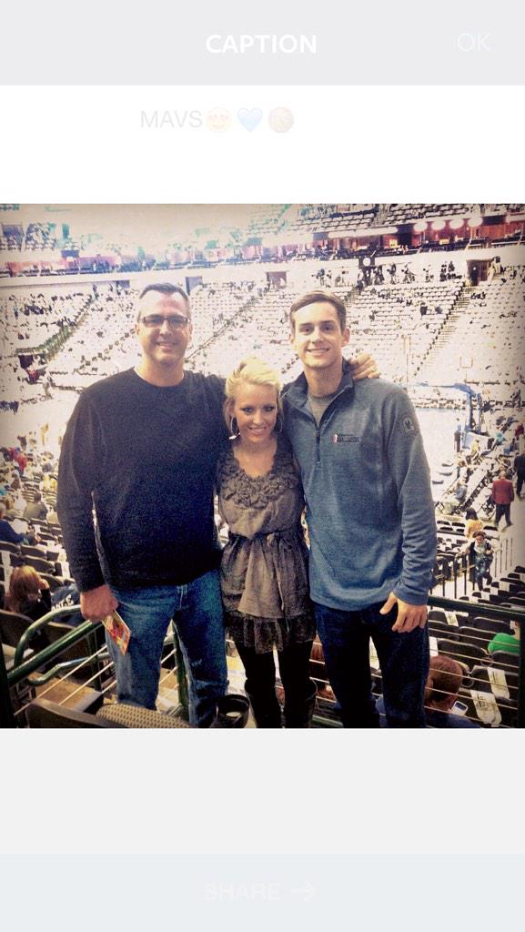ambammm3's tweet photo. MAVS😍💙🏀  @ChadRehfuss http://t.co/txUTyM74L1