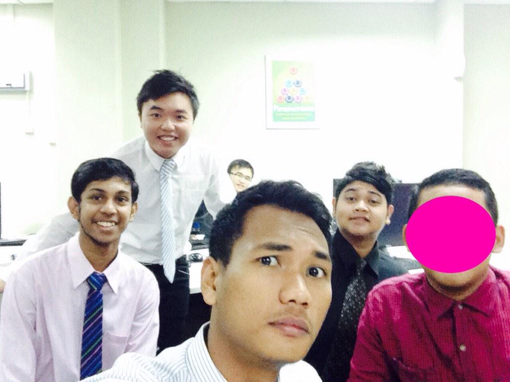 astrapazmi's tweet image. #sayajual (baju merah paling mahal)(tapi biasa tak lakupun) #marketlow