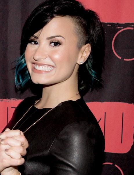 DemiBrazilTeam's tweet photo. DESAFIO POWER LOVATICS : Mil RTs nesta foto ! Hahaha Vocês conseguem ? 

#MTVStars Demi Lovato http://t.co/c3g8D5OCBS