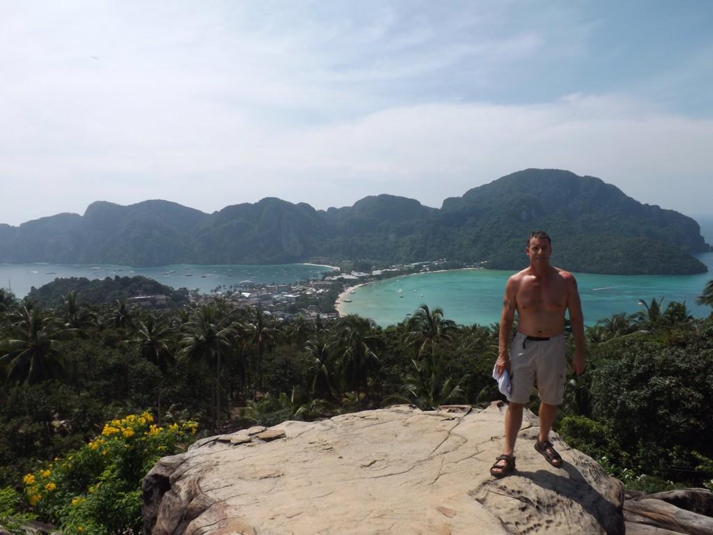 bradbartch's tweet photo. Our NuCerity friend Derek Reid enjoying Thailand !! Nice!!!!!! http://t.co/39TocuGXKt