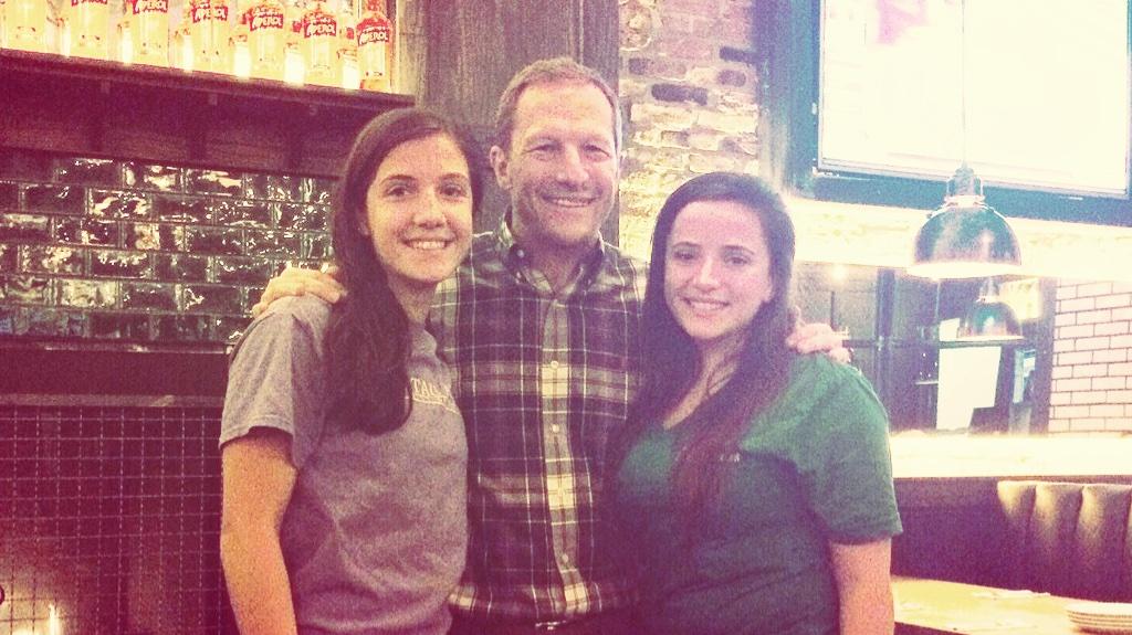 Thanks for stopping in! RT <a href="/hkdesignsetc/">Haleigh Brown</a>: tonight we got to meet the owner of <a href="/LouMalnatis/">Lou Malnati's Pizza</a>! #WestLoopLous