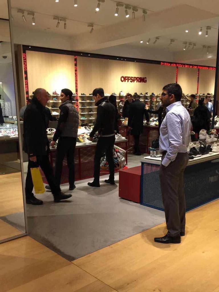 B3aZ4hnCIAI9SxO.jpg:large