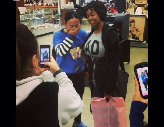 legallydyme's tweet image. Why is this Korean girl crying over meeting Khia?!! 😂😂😂😂😂