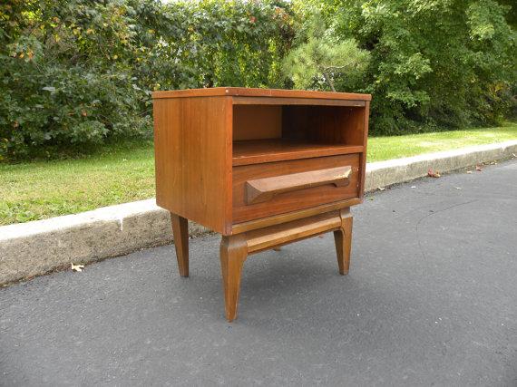 Mid Century Modern Danish Style Side Table FieldsOfVintage etsy.me/1Fsahsu
#midcenturysidetable #danishtable