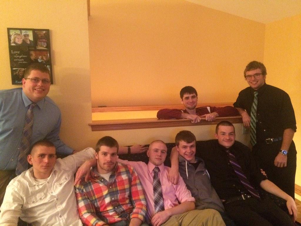 JoshuaHutter's tweet photo. The boys r back in town! @Nick_Janssen9 @JBoogie351544 @Trev_Knows @allboutda_booty @Spanharp @CoryKman @Mad_FrankP4 http://t.co/G3RmEGAFJC