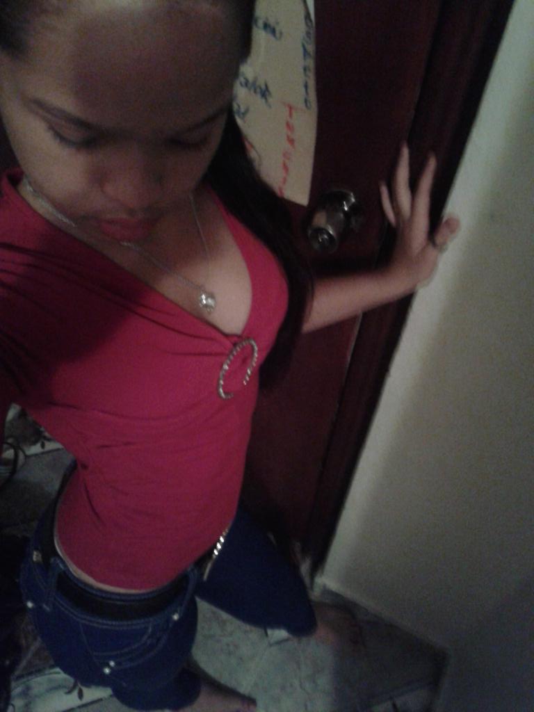 Bonitah_R's tweet photo. Celosa yo? Esa pendeja se echo sola el aceite caliente en la cara. http://t.co/CYgJoOdGOB