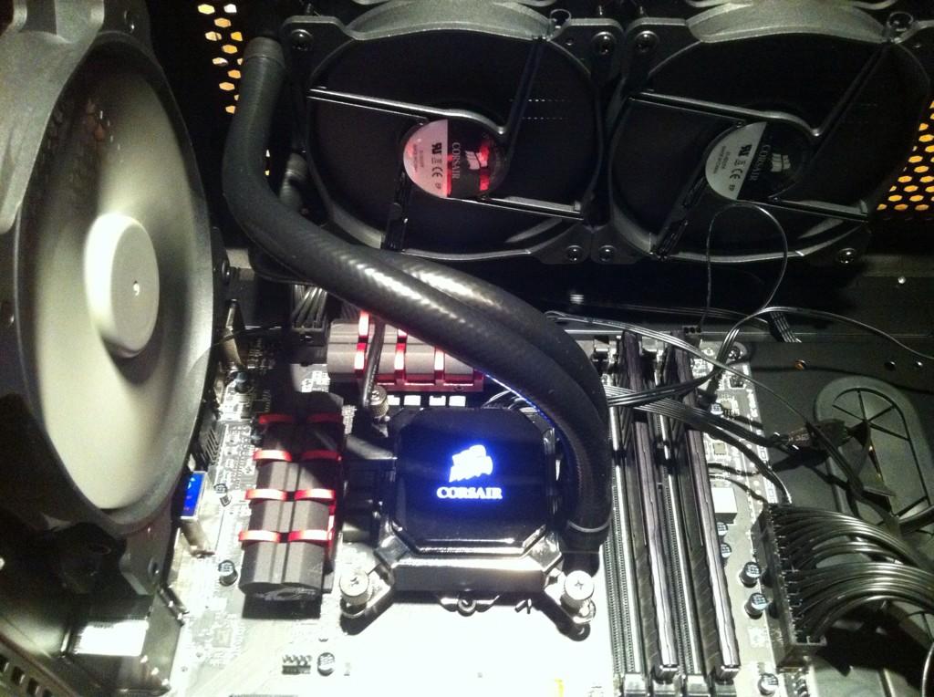 Stupid RL getting in the way of my new rig! CPU and cooling installed.