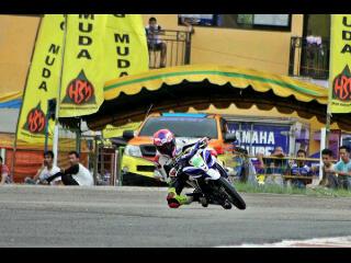 Liat, mang kete ukir sejarah baru pake jupiternya ;) kamu kapan? <a href="/Rjoeeee/">Rj</a>