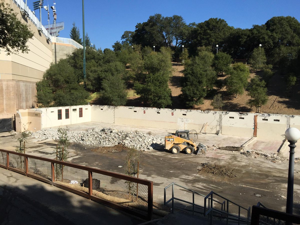 StanfordFball's tweet image. Cal Bears ✔
Stadium locker rooms ✔
#DemolitionWeek #GoStanford #BeatCal