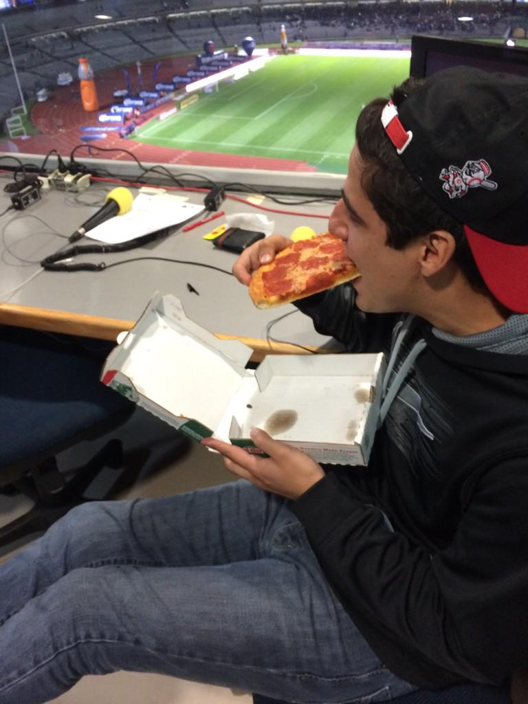 Andres_Vaca_'s tweet photo. “@Paco_Villa_: Che @Andres_Vaca_ daaaaaame Pizzzzaaaaaaaa! http://t.co/9NxWBM3HZF” #TeDariaPeroTengoGripa #EsoDicenLosNoCompartidos