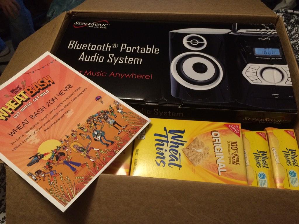 JustOrdChaos's tweet photo. Woohoo! It arrived! #wheatbash #MustHaveWheatThins http://t.co/tDpPJlqCpI
