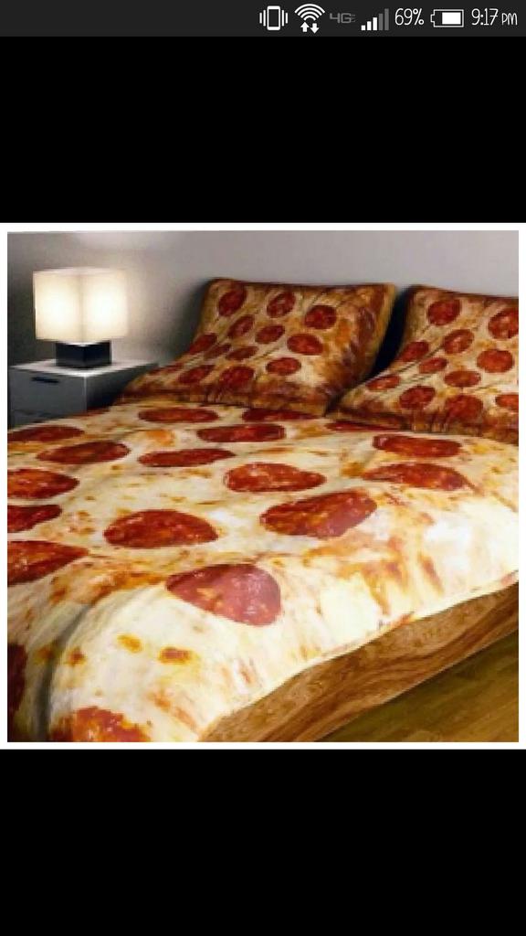megan_carroll13's tweet photo. @welnaaa03 made my bed! I'll get you this set for Christmas so we match #ItsPrettySerious #RealLife #FatGirlProblems http://t.co/B7zJdFCEpb