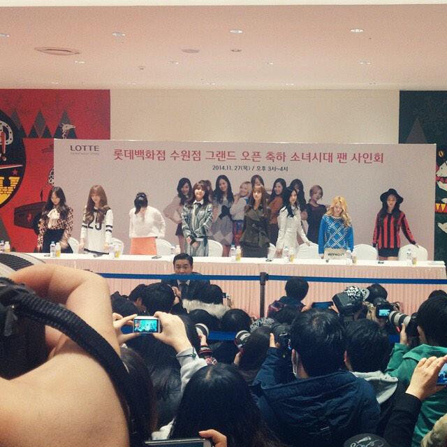 [PIC][27-11-2014]SNSD xuất hiện tại buổi fansign cho "LOTTE MALL" vào chiều nay B3b03iWCAAAjmYT