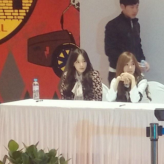 [PIC][27-11-2014]SNSD xuất hiện tại buổi fansign cho "LOTTE MALL" vào chiều nay B3b03kzCQAAaP2d