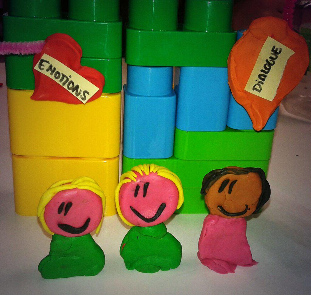 Ohanakoop's tweet photo. Ohana prototyping Eraikiz! The new era of education. #ServiceDesign #LEINNDesign http://t.co/c2Ckm0GvRO