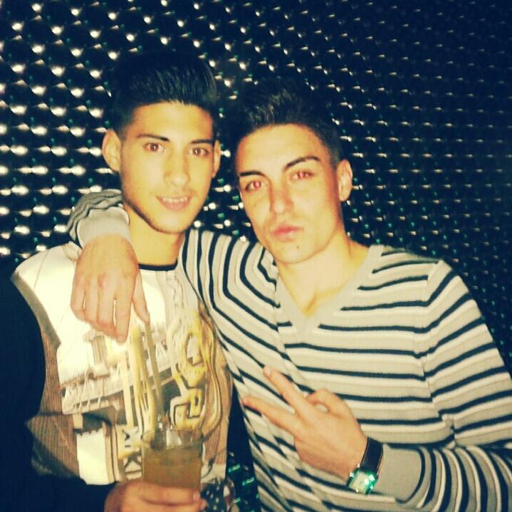fernandomb1996's tweet photo. Con mi hermaniico @chulinhoo13 que valee orooo!!!! 👌 http://t.co/0nTJ4wRG4i