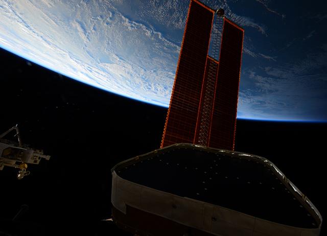 The world outside our window. So  far every time I looked outside I saw oceans! #BluePlanet #HelloEarth #Futura42