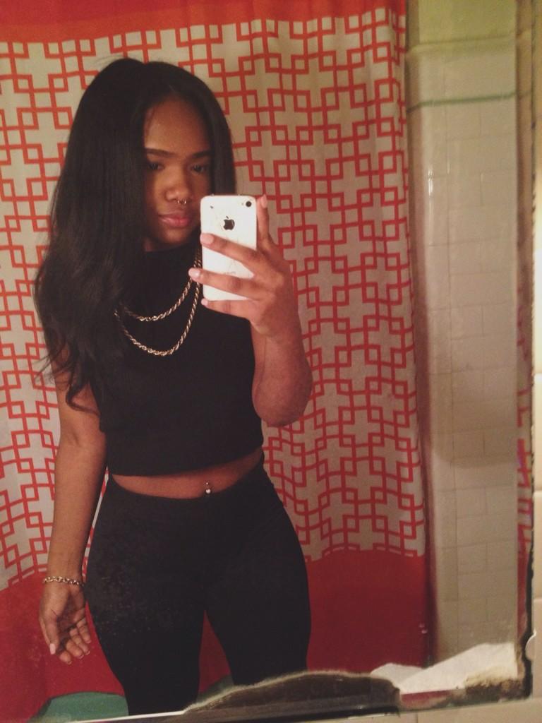 countingtiaras's tweet image. la luna 🌚✌️