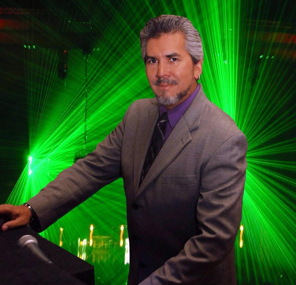 CannibalChief's tweet image. And suddenly they call themselves a DJ. This is the equivalent of buying a stethoscope and claiming you're a Doctor