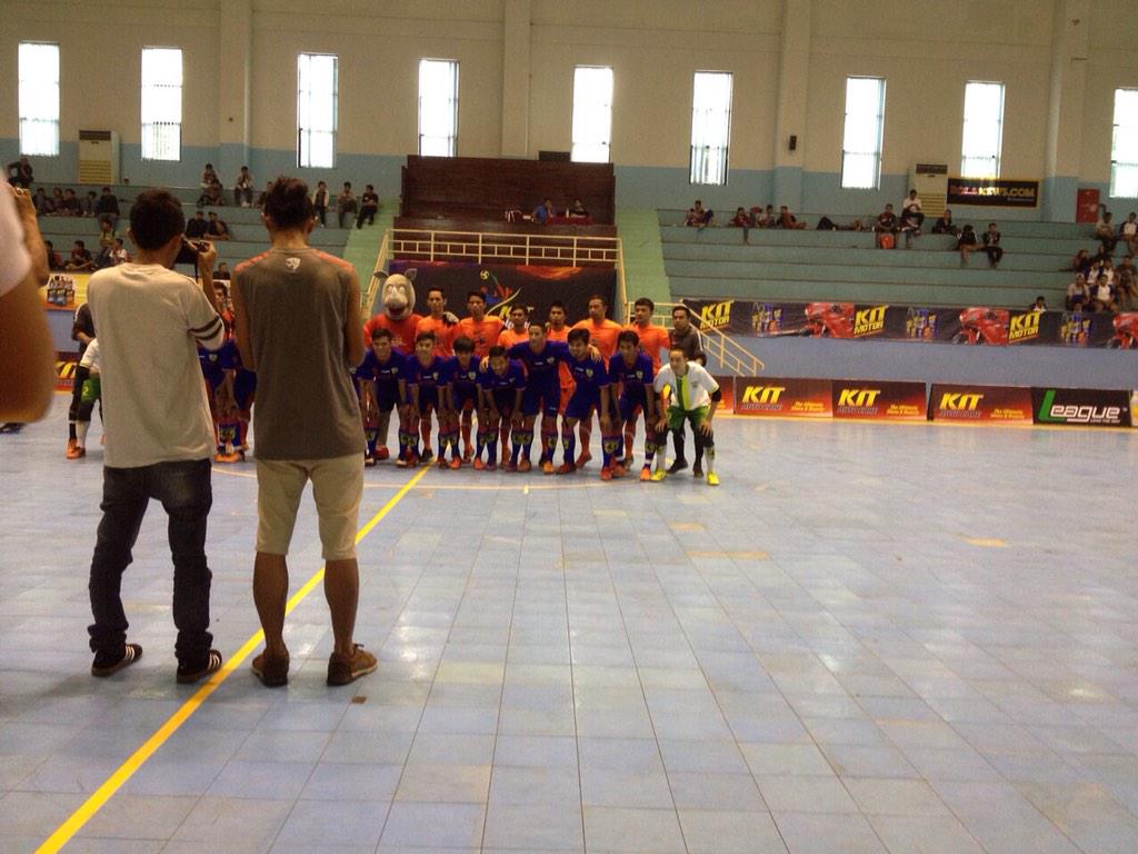 Sedang berlangsung kategori Umum:
Bank Sulselbar vs DKRC Bandung
#KITFutsalismo '14 Champions Games