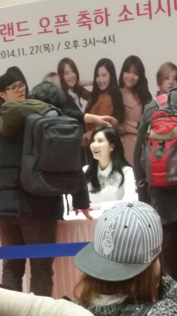 [PIC][27-11-2014]SNSD xuất hiện tại buổi fansign cho "LOTTE MALL" vào chiều nay B3bXit2CIAAHnLA