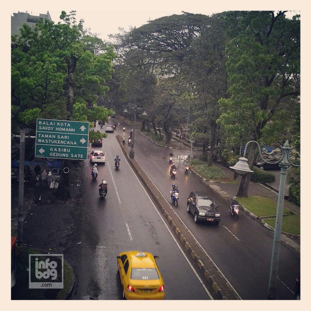 Tuh yg kangen sama Bandung.. RT <a href="/BdgDailyPic/">Bandung Daily Pic</a>: Kangen Bandung Disaat Hujan? Yaah Beginilah Bandung.